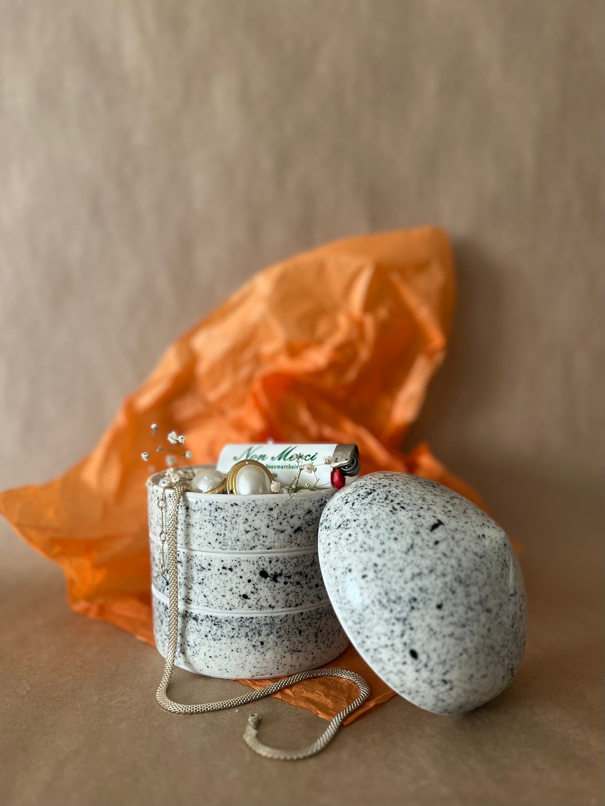 Large Tiffin